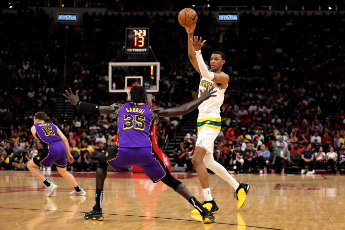Rockets forward Jabari Smith Jr. (1) passes against Los Angeles Lakers forward Wenyen Gabriel.
